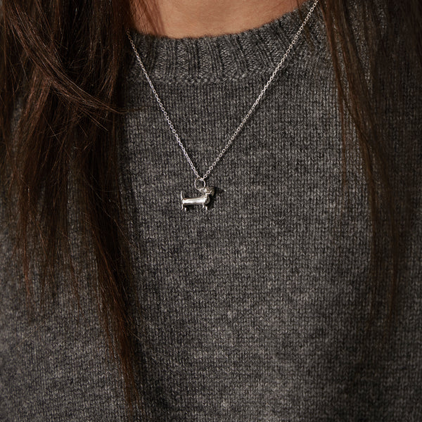 GRAVHUND I SØLV MED KÆDE