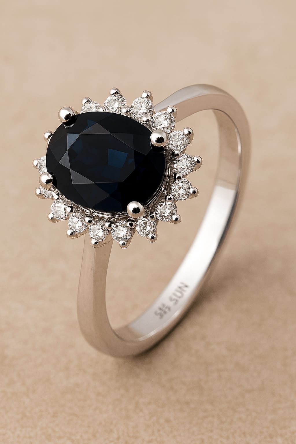 HENRIK ØRSNES DESIGN 14KT.RING 0,17 W.SI+ SAFIR OVAL 6x8MM
