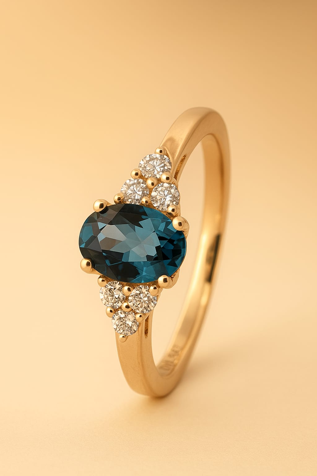 HENRIK ØRSNES DESIGN 14KT.RING 0,16 W.SI+ LB TOPAS OVAL 5X7MM