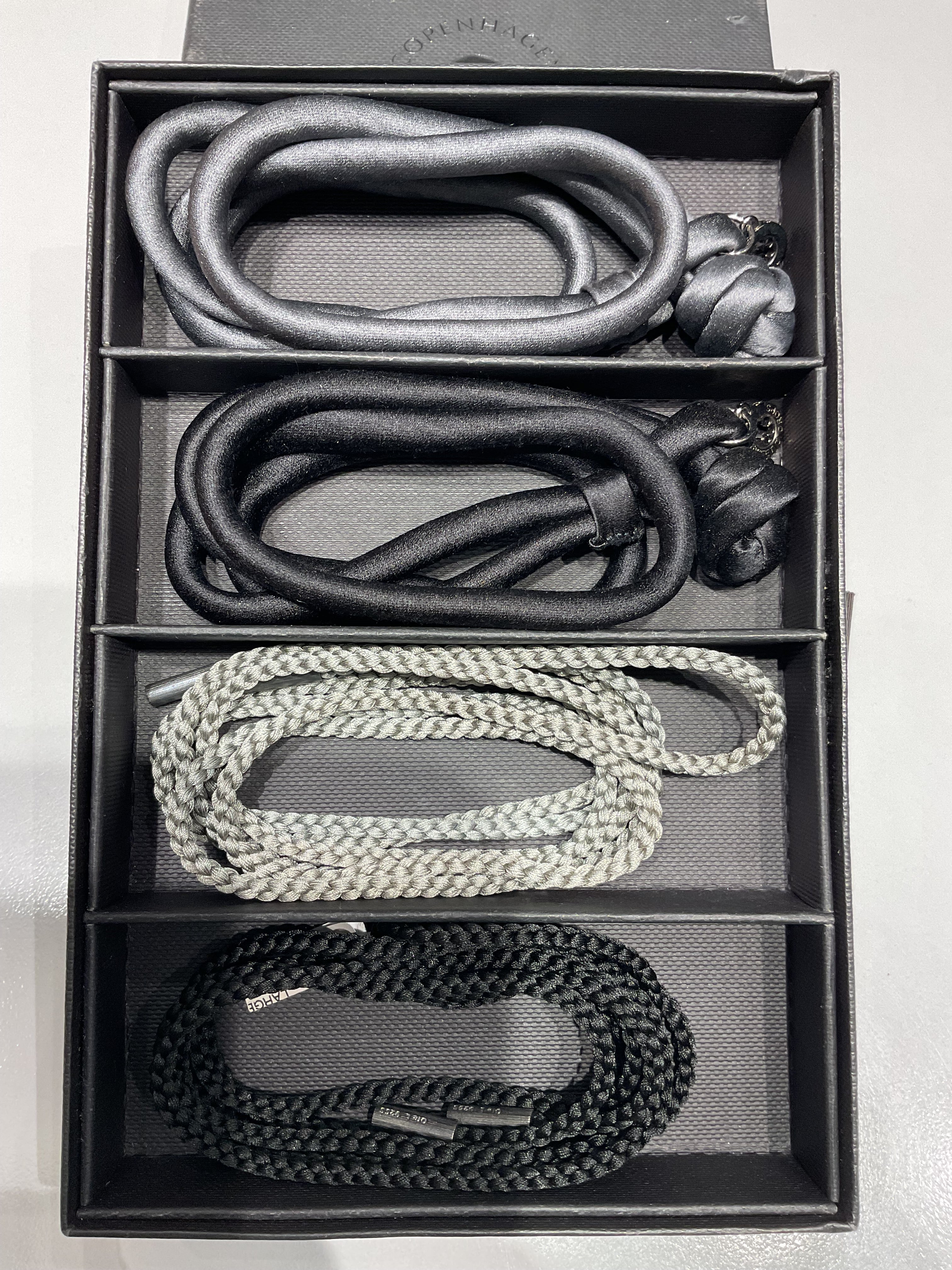 O.L. SWEET DROPSÆSKE M.ARMBÅND/SILKESNOR