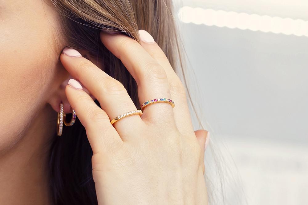 SIF JAKOBS ELLERA RING I FORGYLDT MED MULTIFARVEDE ZIRKONER