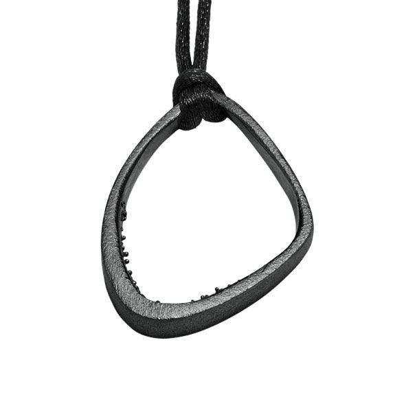 TRINE WILKENS, TRIANGLE CAVE HALSKÆDE, 50 CM, SORT SØLV