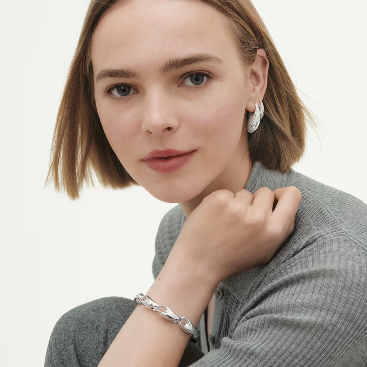 REFLECT BIG EARRING 652J SILVER LEFT