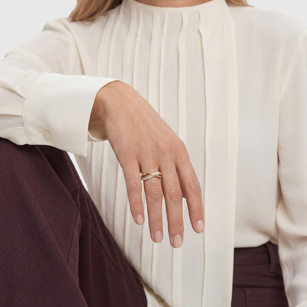 RING INFINITO DUE - 18 KARAT FORGYLDT, MED HVIDE ZIRKONIA.