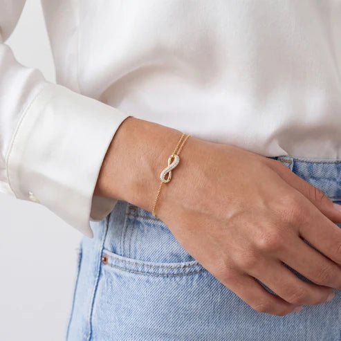 ARMBÅND INFINITO - 18 KARAT FORGYLDT, MED HVIDE ZIRKONIA.