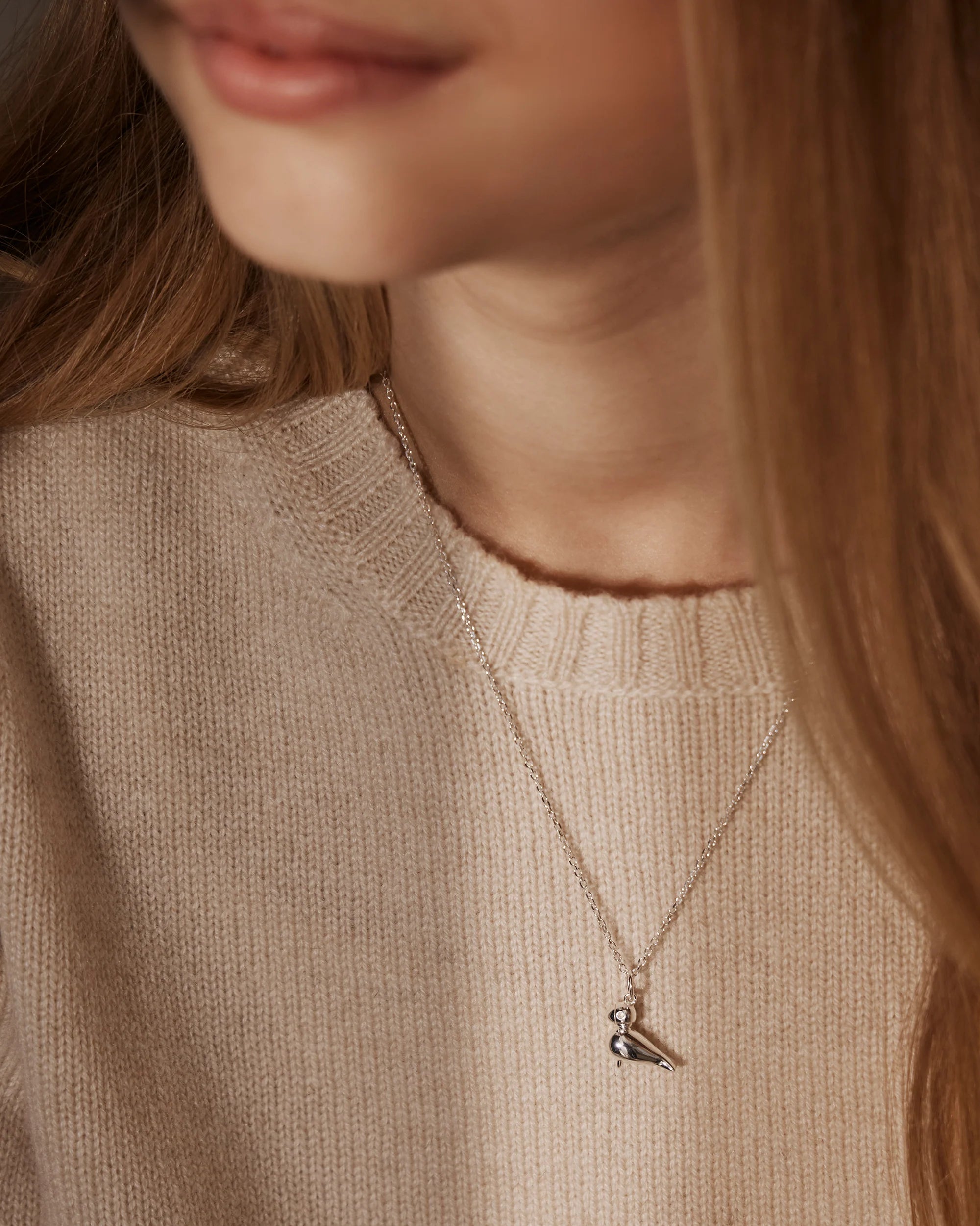 SANGFUGL I SØLV MED KÆDE