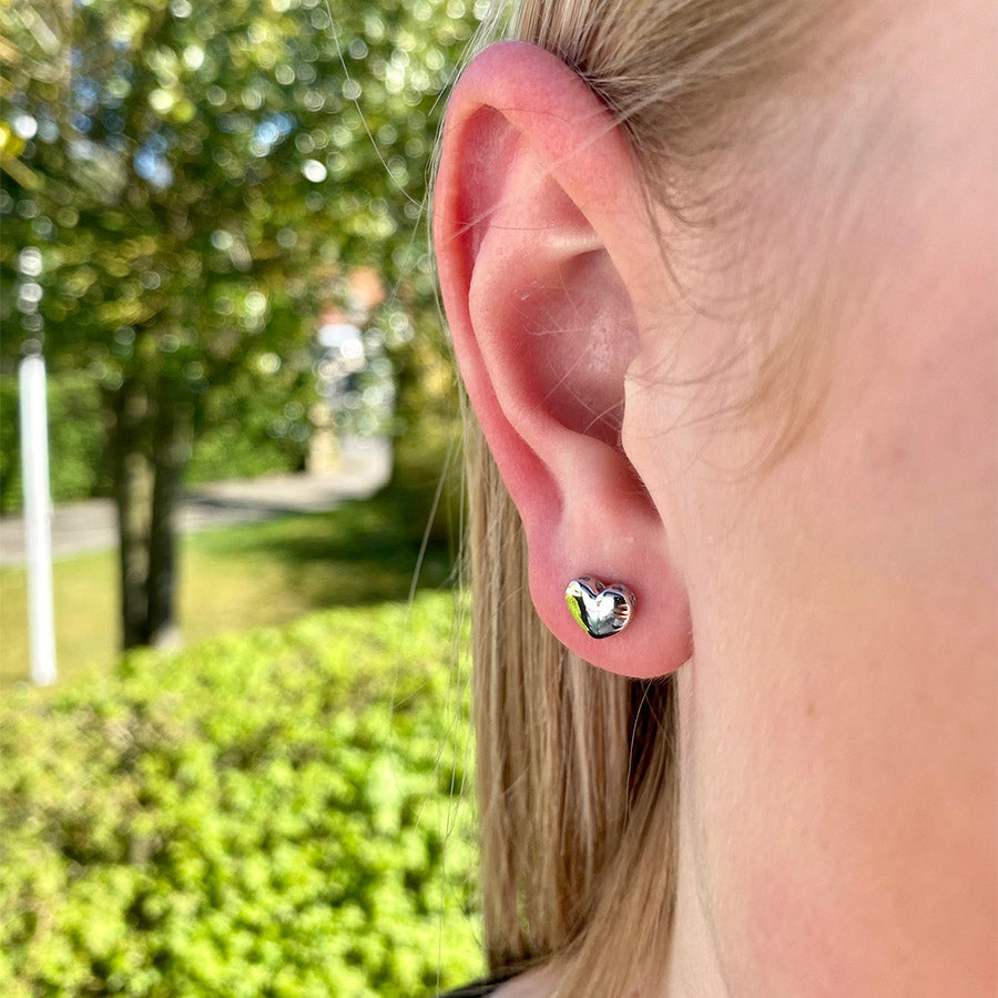 SØLV ØRESTIK HJERTE