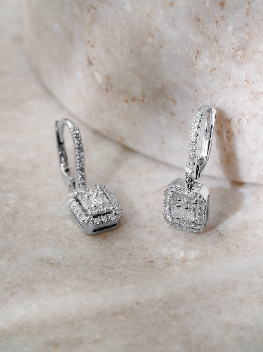 18KT.HV.ØRERING 0,64CT