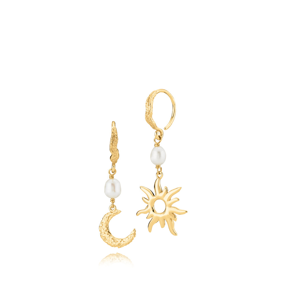 Sistie Universe Øreringe i Forgyldt Sølv med Ferskvandsperler