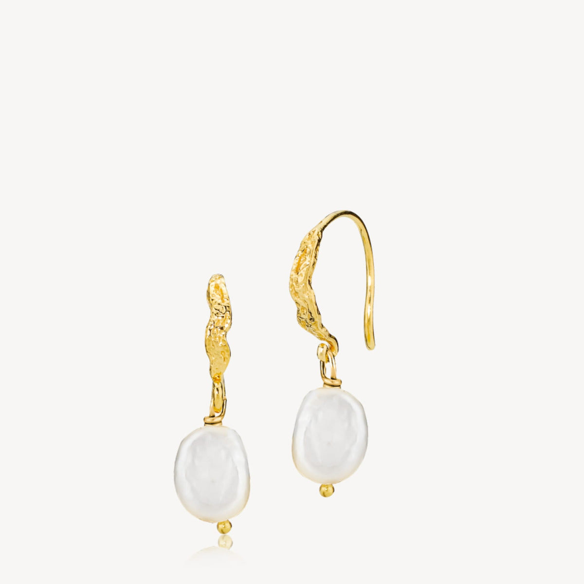 Sistie Rosa Øreringe i Forgyldt Sølv med Ferskvandsperle